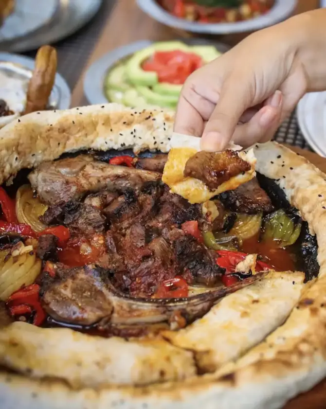 Hisarönü Tepsi - İzmir Mekan Rehberi
