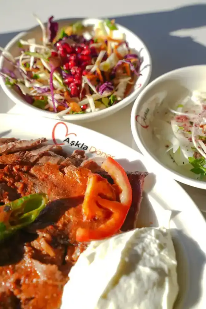 Aşkla Döner Sarnıç - İzmir Mekan Rehberi