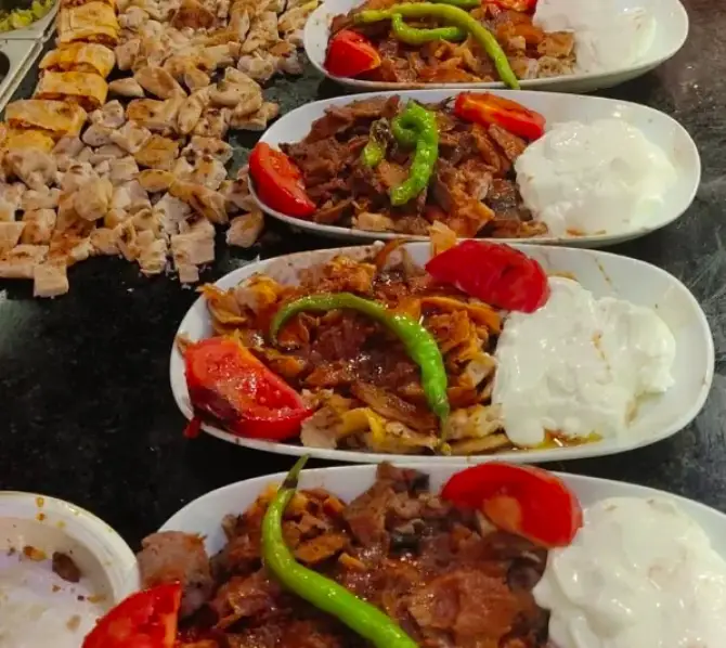Academy Döner - İzmir Mekan Rehberi