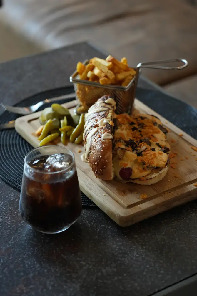 Ada's Snack & More - İzmir Mekan Rehberi