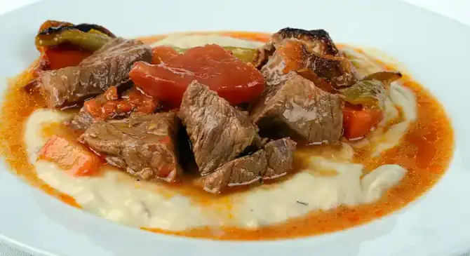 Adil Müftüoğlu Uğur Lokantası - İzmir Mekan Rehberi