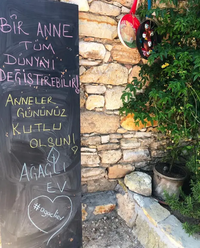 Ağaçlı Ev - İzmir Mekan Rehberi