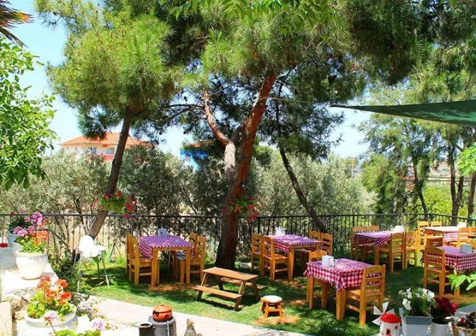 Ağaçlı Ev - İzmir Mekan Rehberi