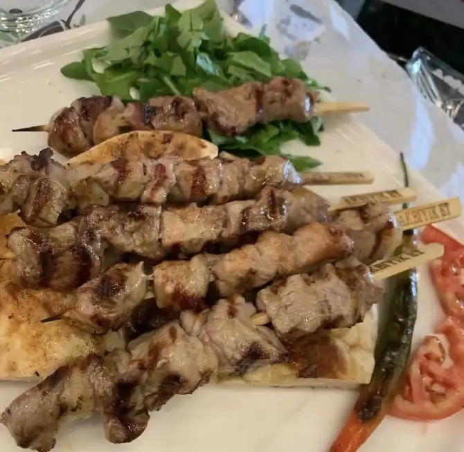 Akbıyık Döner Çamdibi - İzmir Mekan Rehberi