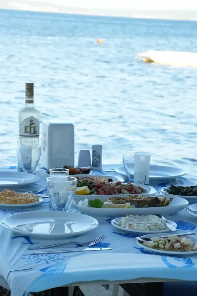 Akgün Balık Gülbahçe - İzmir Mekan Rehberi