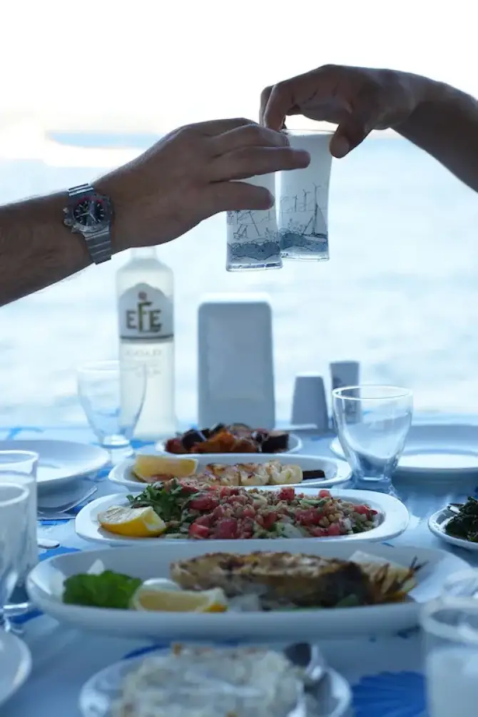Akgün Balık Gülbahçe - İzmir Mekan Rehberi
