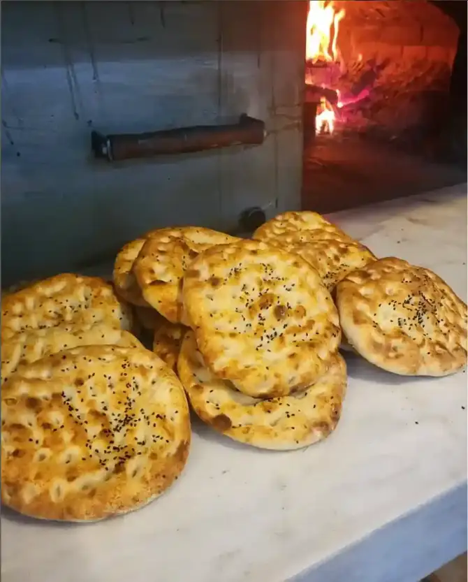 Akhisarlı Hakan Usta Çamdibi - İzmir Mekan Rehberi