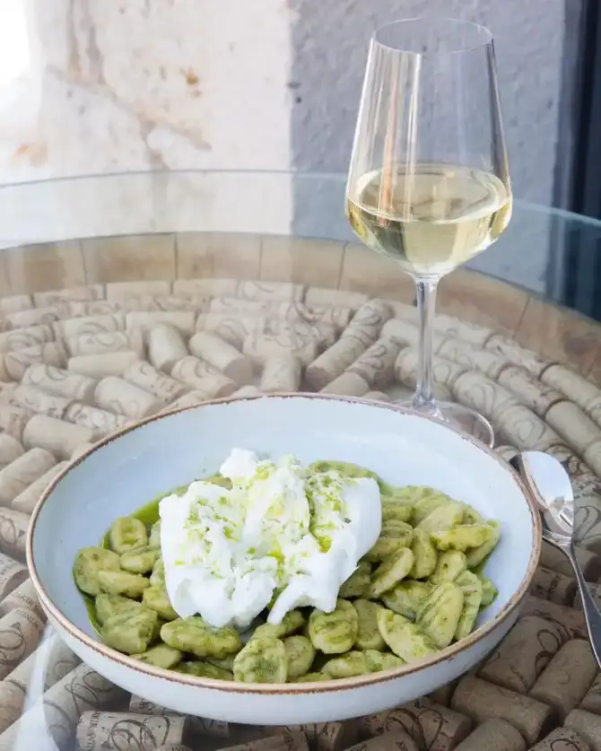 ÇAKIR Winery & Vineyards - İzmir Mekan Rehberi