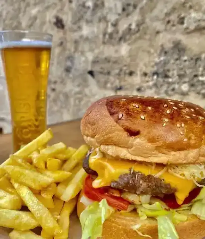 Alaca Resto Bar - İzmir Mekan Rehberi