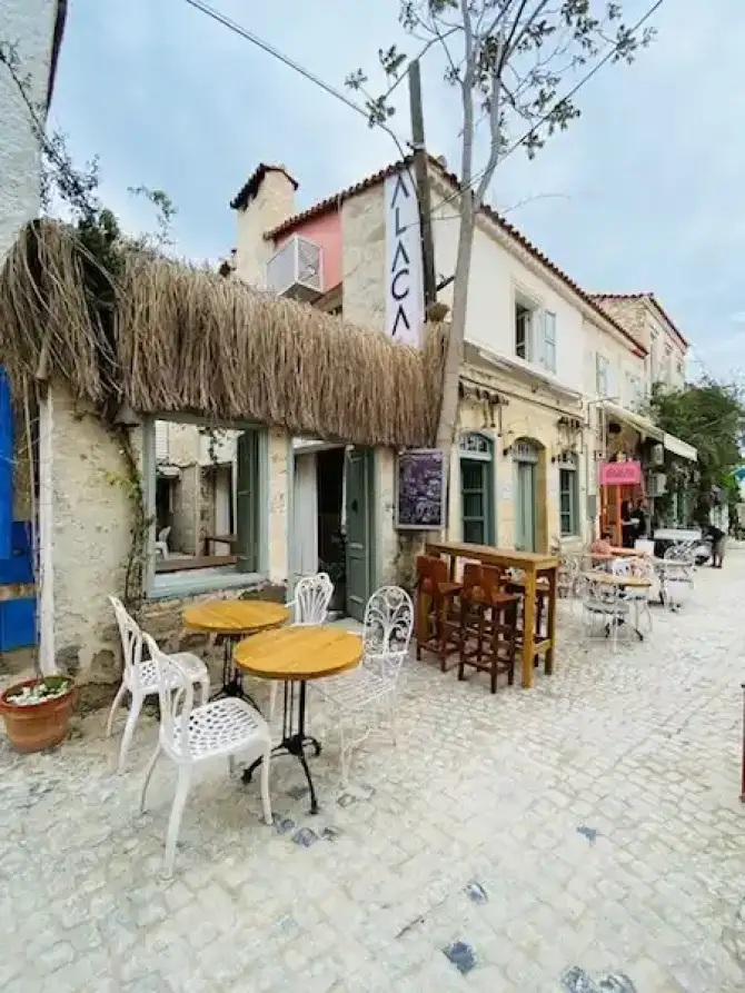 Alaca Resto Bar - İzmir Mekan Rehberi