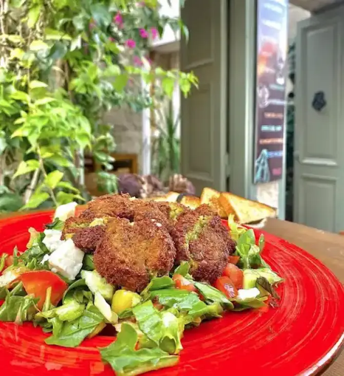 Alaca Resto Bar - İzmir Mekan Rehberi