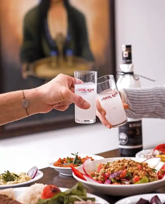Altınkapı Restoran Alsancak - İzmir Mekan Rehberi