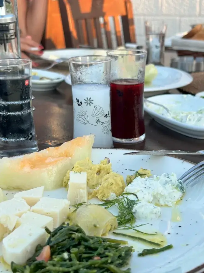 Anason Dalyan Restaurant - İzmir Mekan Rehberi
