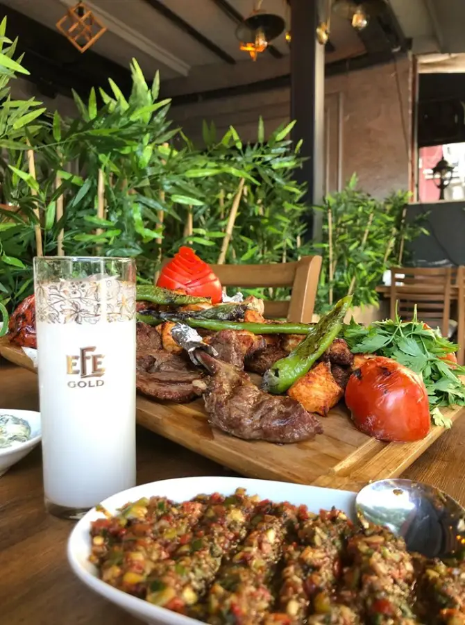 Arada Bi - İzmir Mekan Rehberi