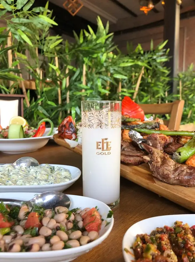 Arada Bi - İzmir Mekan Rehberi