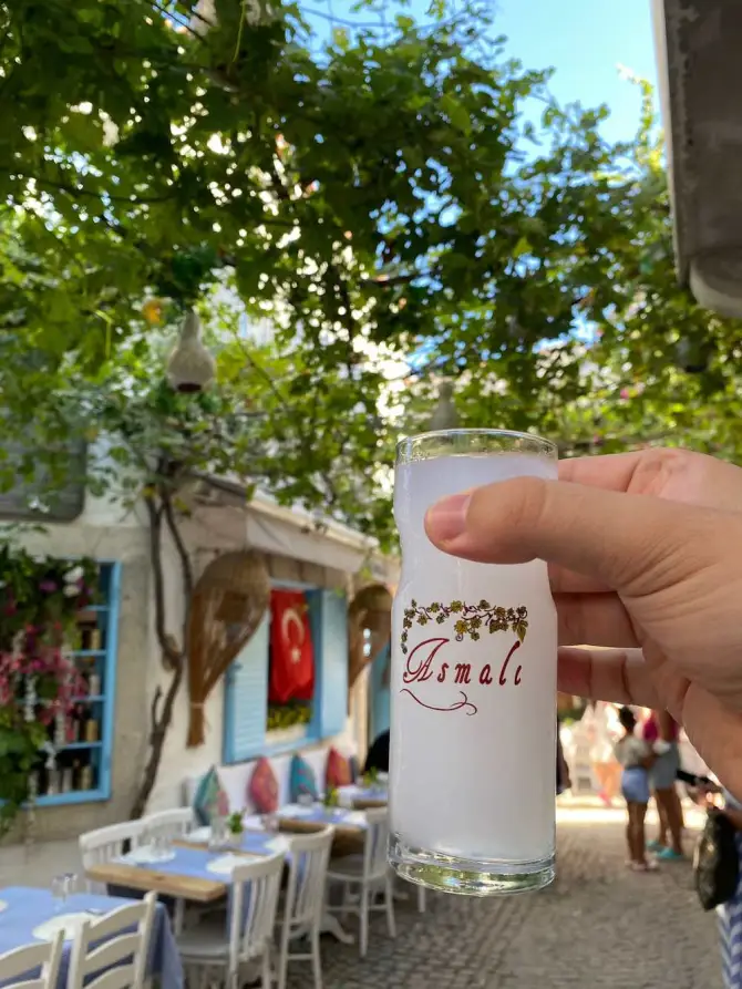 Asmalı Alaçatı - İzmir Mekan Rehberi