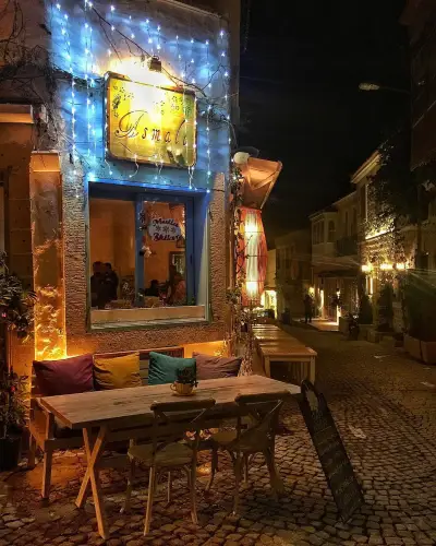 Asmalı Alaçatı fotoğraf 2 - İzmir Mekan Rehberi