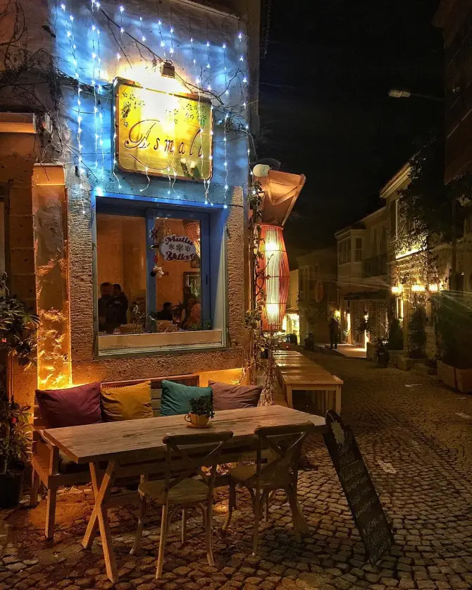 Asmalı Alaçatı - İzmir Mekan Rehberi