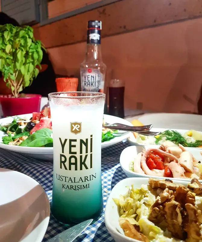 Asmalı Alaçatı - İzmir Mekan Rehberi