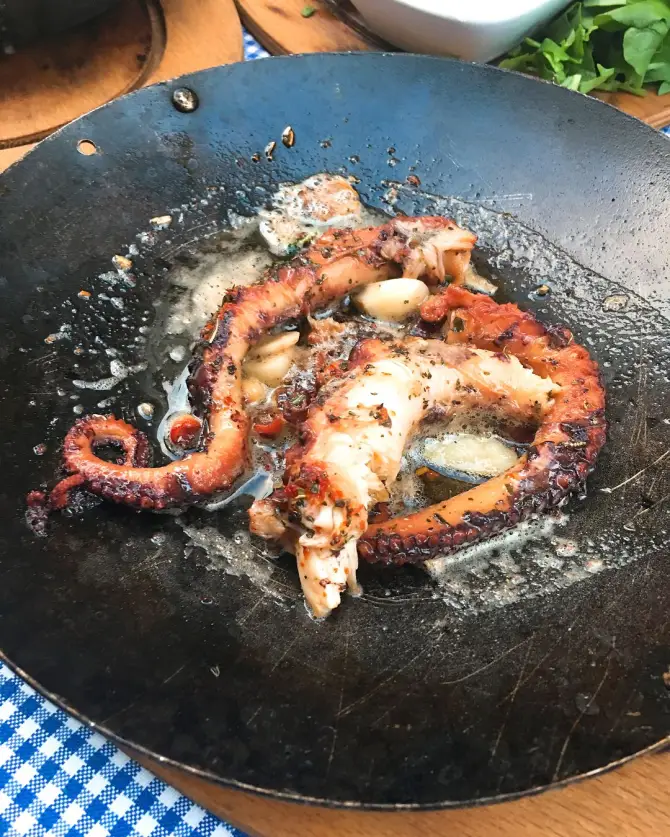 Asmalı Alaçatı - İzmir Mekan Rehberi