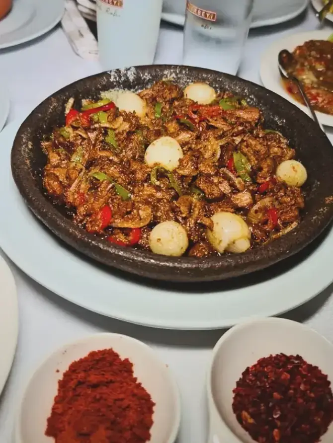 Avlu Urla Bistro & Bar & Patisserie - İzmir Mekan Rehberi