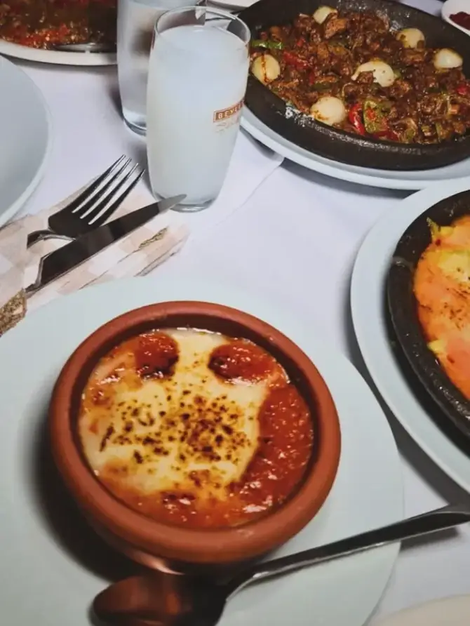 Avlu Urla Bistro & Bar & Patisserie - İzmir Mekan Rehberi