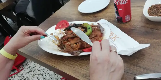 Ayipek Döner Kebap Salonu - İzmir Mekan Rehberi