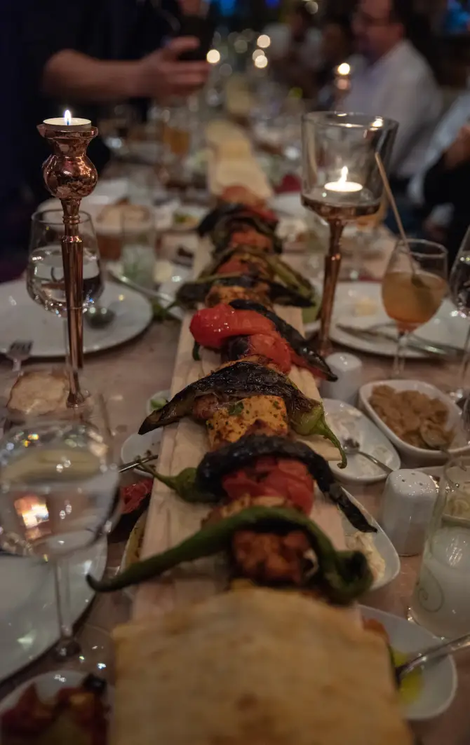 Aynalı Konak Mavişehir - İzmir Mekan Rehberi