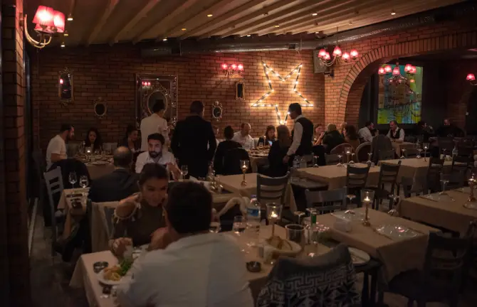 Aynalı Konak Mavişehir - İzmir Mekan Rehberi
