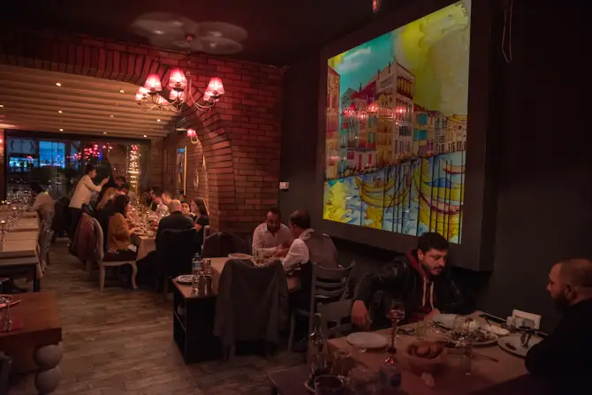 Aynalı Konak Mavişehir - İzmir Mekan Rehberi