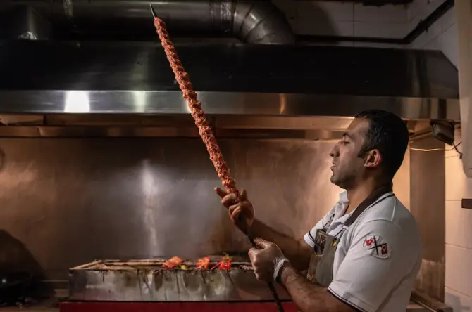 Aynalı Konak Mavişehir - İzmir Mekan Rehberi