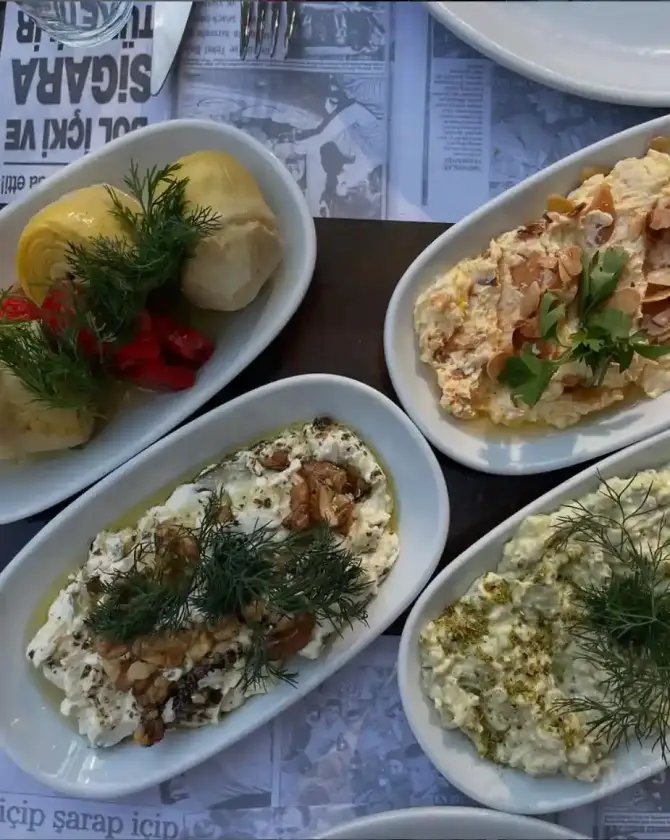 Azize Meyhanesi Bayraklı - İzmir Mekan Rehberi