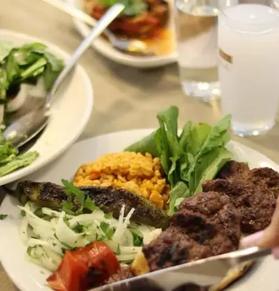 Bab-ı Ali Fasıllı Meyhane Restaurant fotoğraf 3 - İzmir Mekan Rehberi
