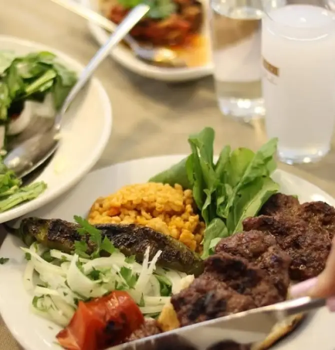 Bab-ı Ali Fasıllı Meyhane Restaurant - İzmir Mekan Rehberi
