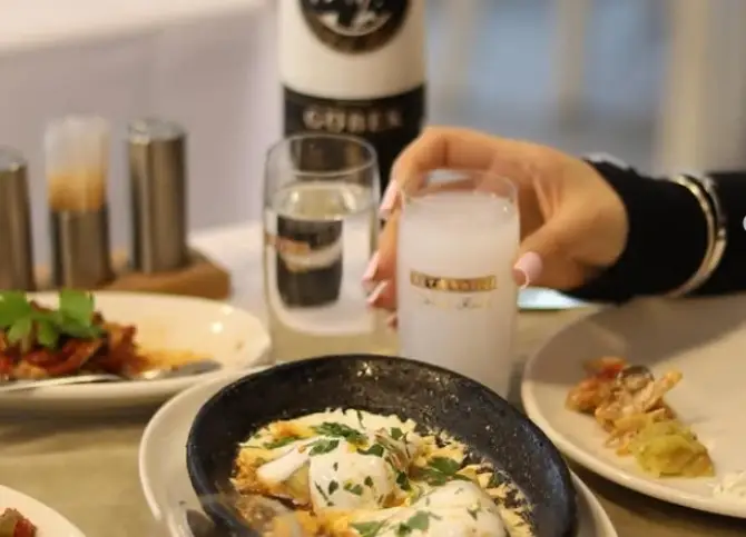 Bab-ı Ali Fasıllı Meyhane Restaurant - İzmir Mekan Rehberi