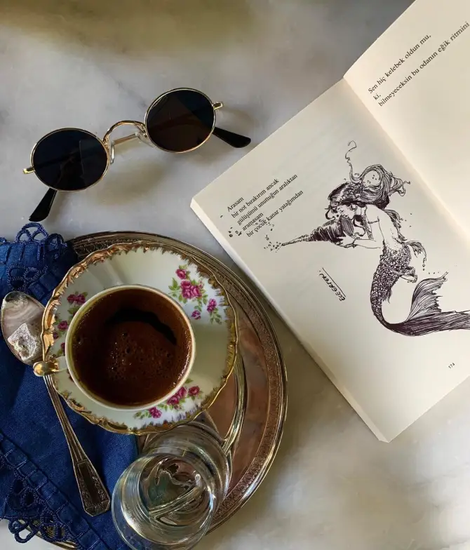 Be Water Coffee & Book Store - İzmir Mekan Rehberi