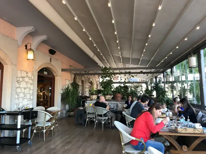 Beğendik Abi Lokantası - İzmir Mekan Rehberi