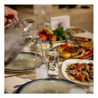 Berdusss Meyhane - İzmir Mekan Rehberi