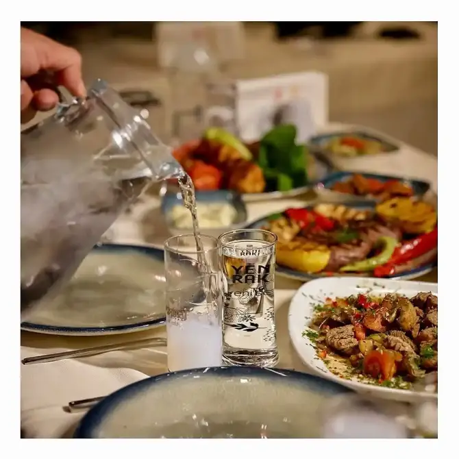 Berdusss Meyhane - İzmir Mekan Rehberi