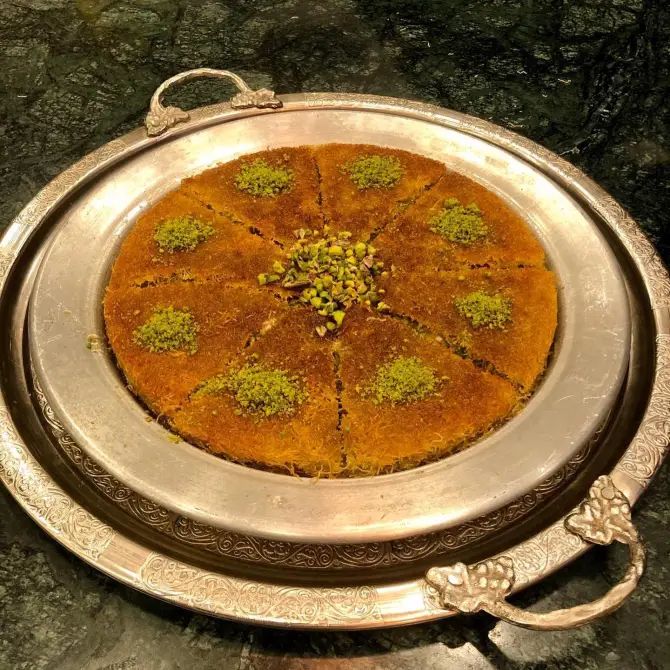 Bergama Hacıoğlu Baklava & Künefe - İzmir Mekan Rehberi