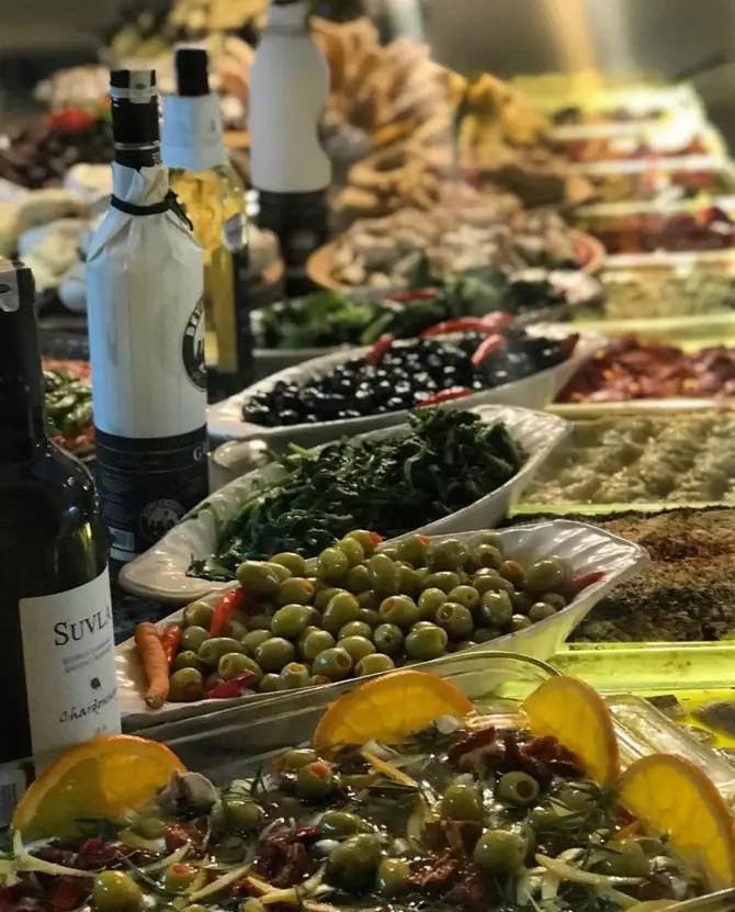 Beyaz Konak Meyhane - İzmir Mekan Rehberi