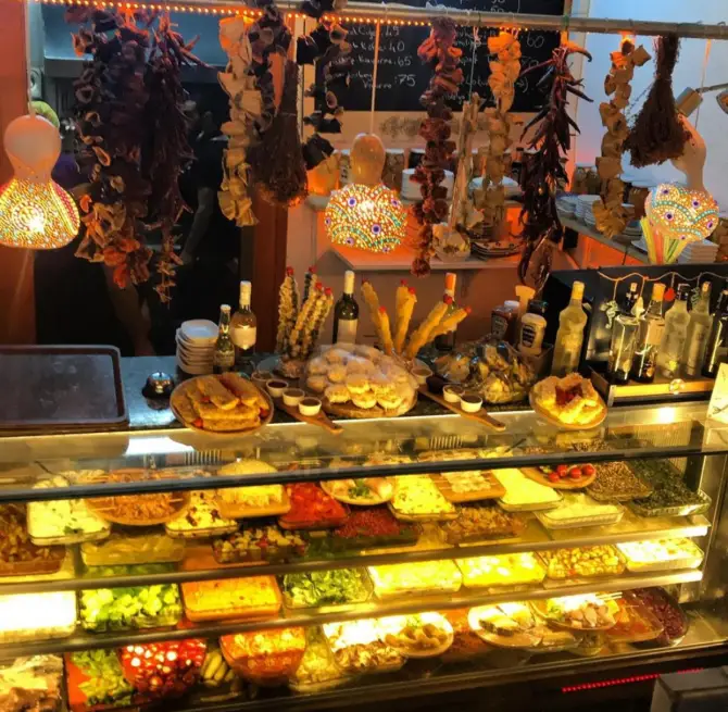 Beyaz Konak Meyhane - İzmir Mekan Rehberi