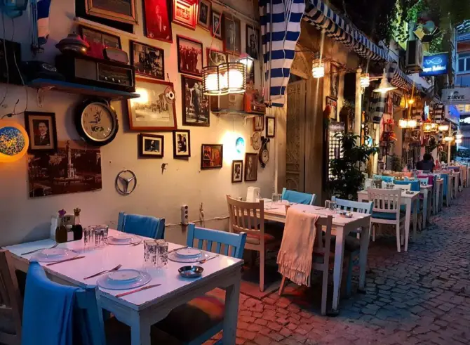 Beyaz Konak Meyhane - İzmir Mekan Rehberi
