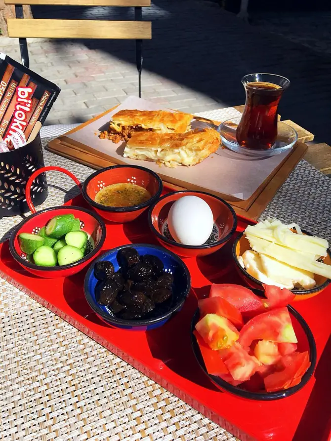 Bi’Lokma Börek İzmir - İzmir Mekan Rehberi