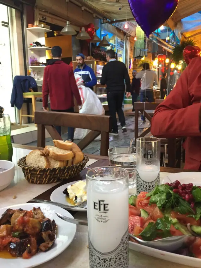 Bizim Köfteci Hidayet - İzmir Mekan Rehberi
