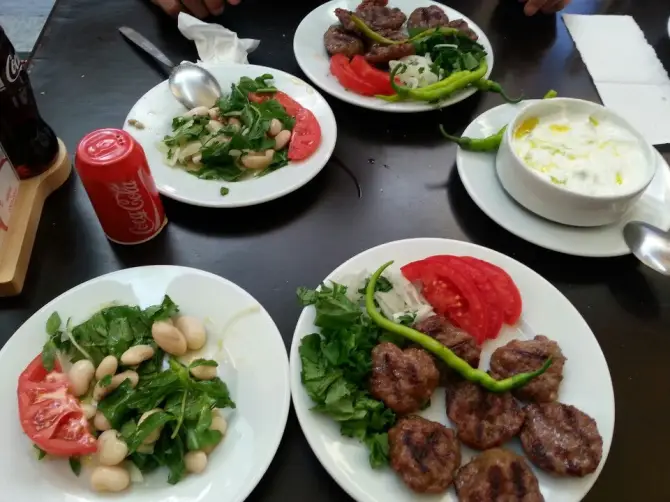 Bizim Köfteci Hidayet - İzmir Mekan Rehberi