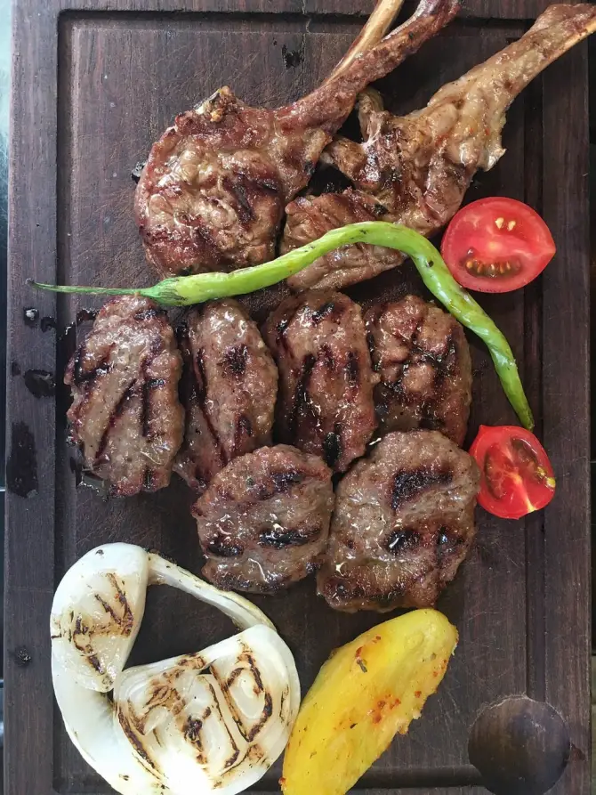 Bizim Köfteci Hidayet - İzmir Mekan Rehberi