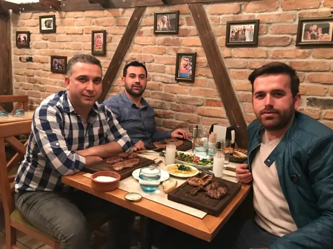 Bizim Köfteci Hidayet - İzmir Mekan Rehberi