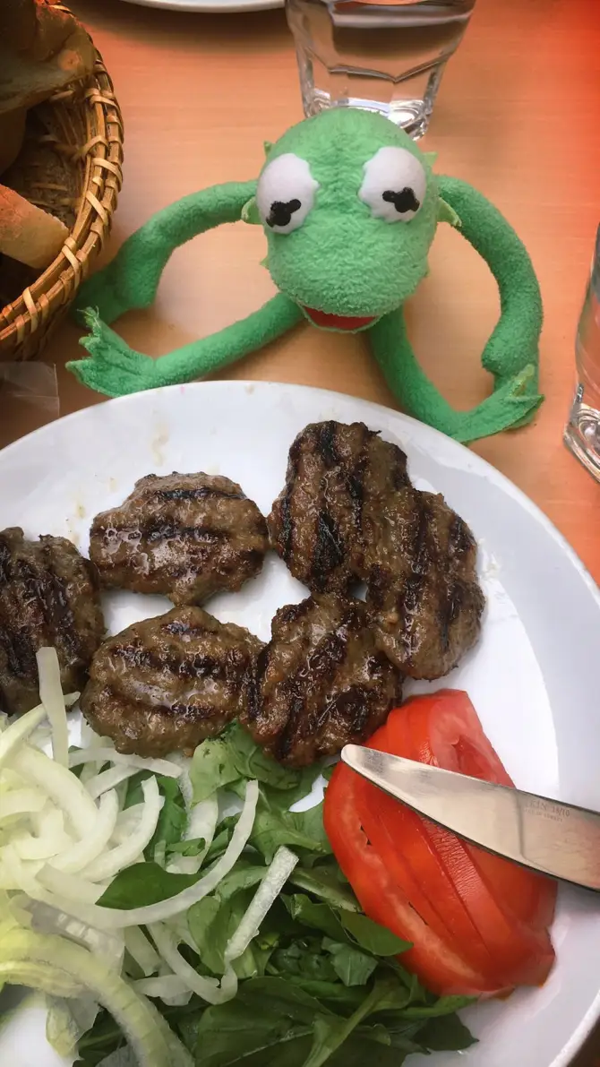 Bizim Köfteci Hidayet - İzmir Mekan Rehberi