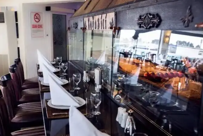 Boğaziçi Restaurant Üçkuyular - İzmir Mekan Rehberi